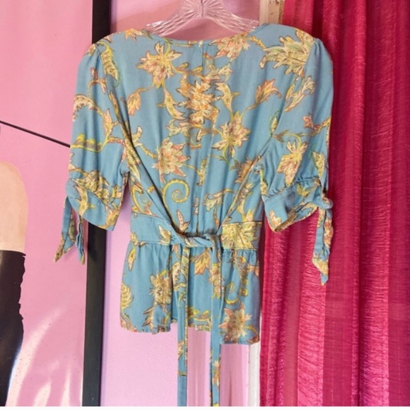 Jessica Simpson Mediterranean Plunge Neck Cropped Blue Floral Blouse Women’s Sm - Picture 4 of 7